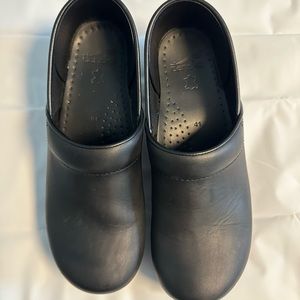 Woman’s Professional Dansko Clogs